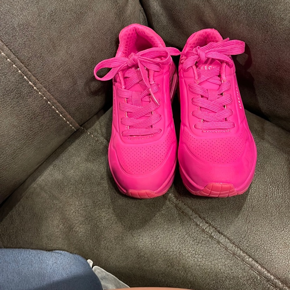 Hot pink child sneakers from skechers
